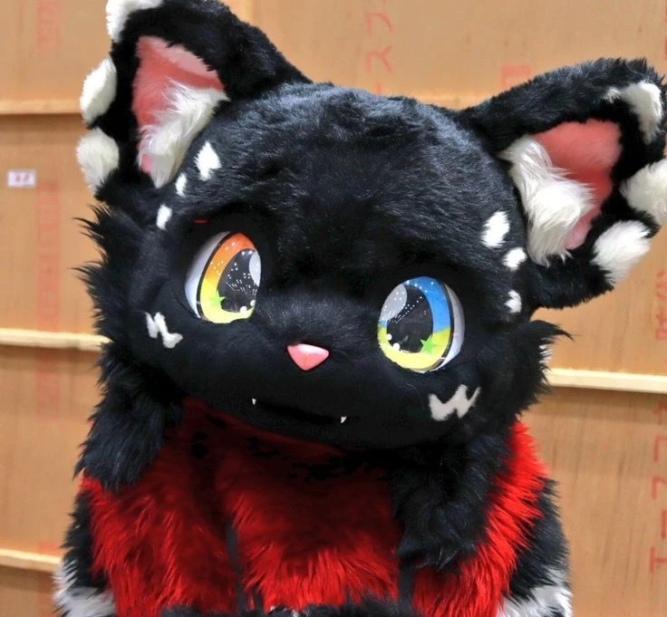 Daily Furry Stuff 49 (Oh I guess it's fursuit friday)