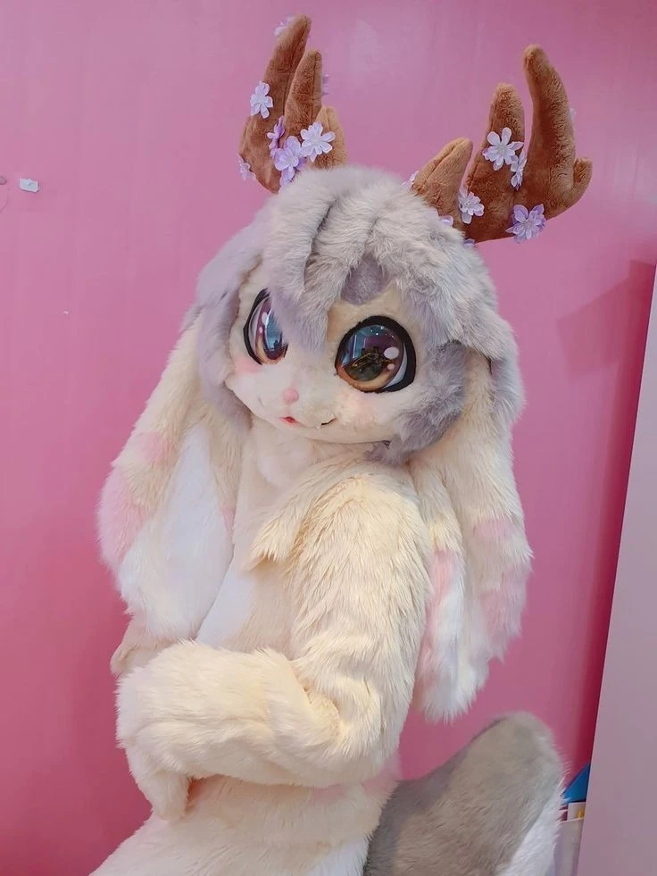 Daily Furry Stuff 49 (Oh I guess it's fursuit friday)