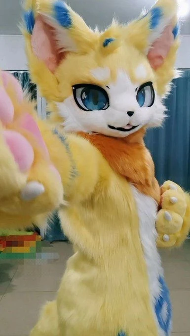 Daily Furry Stuff 49 (Oh I guess it's fursuit friday)