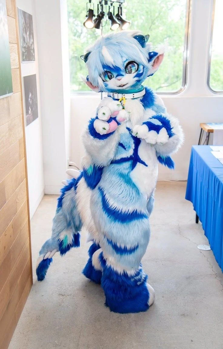 Daily Furry Stuff 49 (Oh I guess it's fursuit friday)
