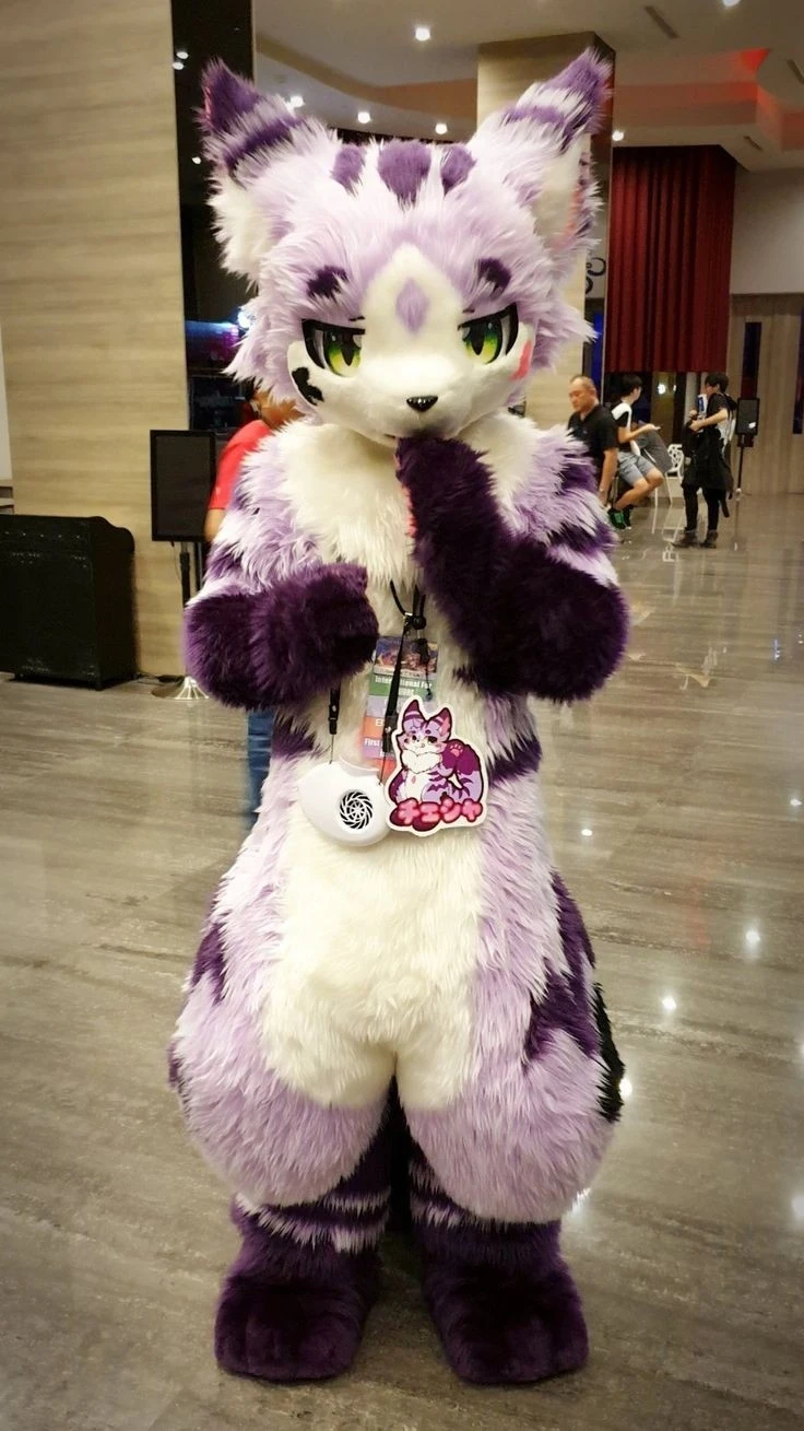 Daily Furry Stuff 49 (Oh I guess it's fursuit friday)