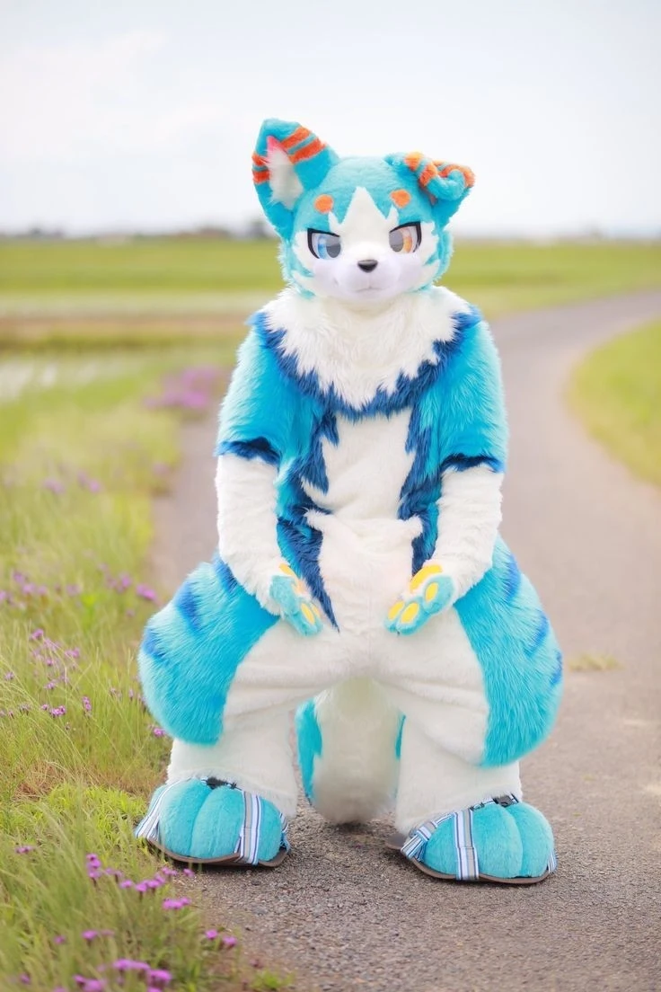 Daily Furry Stuff 49 (Oh I guess it's fursuit friday)