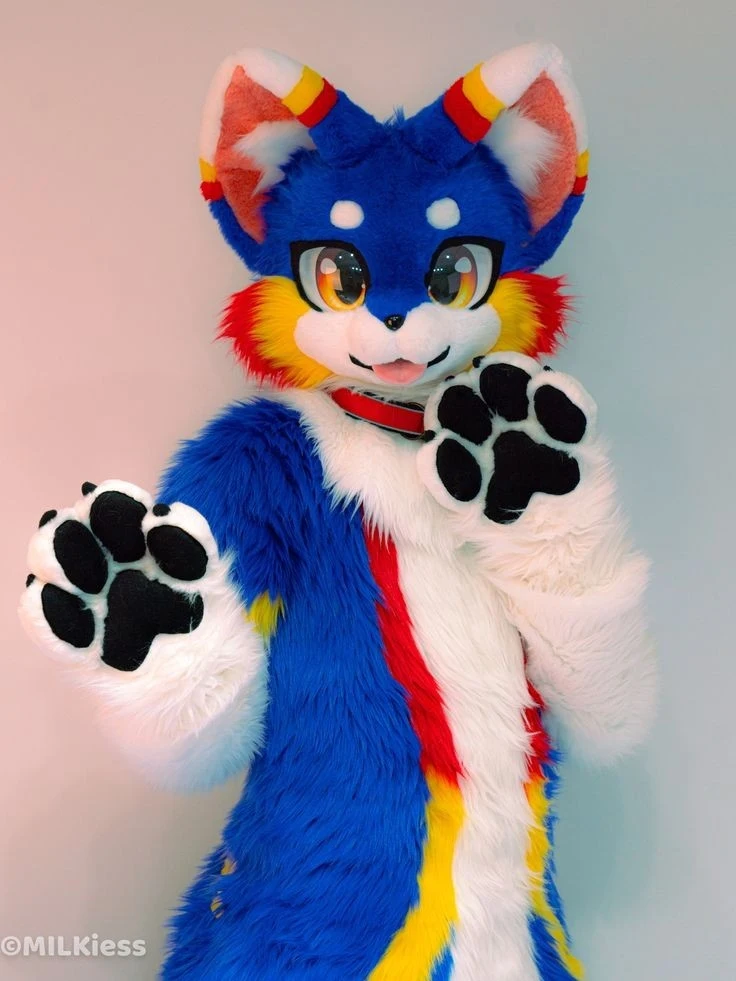 Daily Furry Stuff 49 (Oh I guess it's fursuit friday)