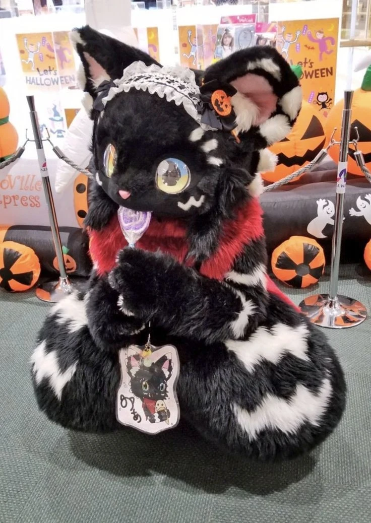 Daily Furry Stuff 49 (Oh I guess it's fursuit friday)