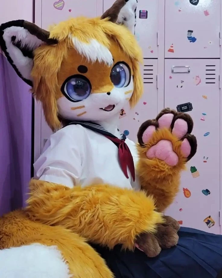 Daily Furry Stuff 49 (Oh I guess it's fursuit friday)