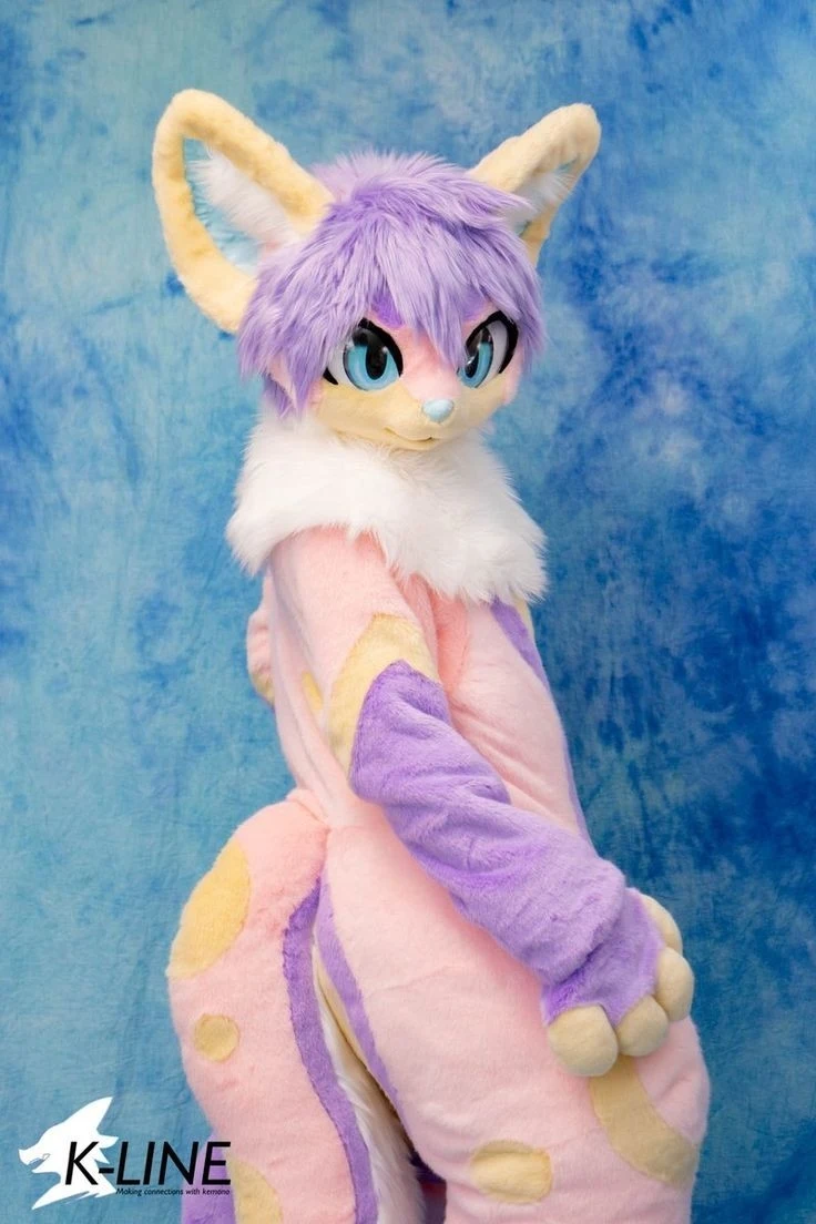 Daily Furry Stuff 49 (Oh I guess it's fursuit friday)