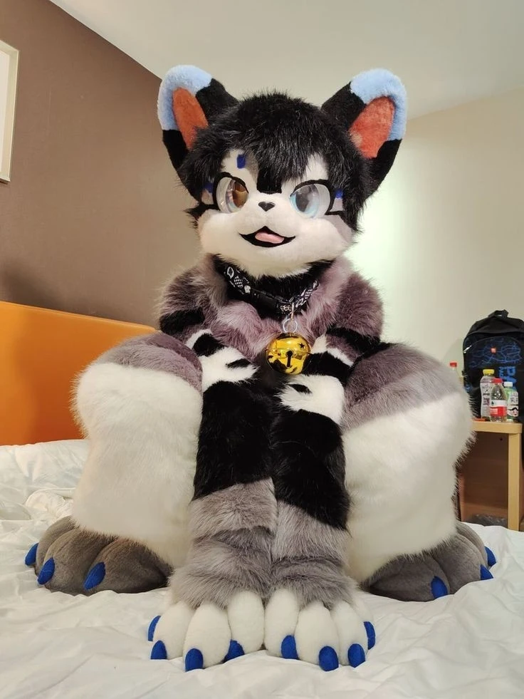 Daily Furry Stuff 49 (Oh I guess it's fursuit friday)
