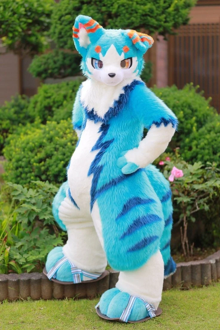 Daily Furry Stuff 49 (Oh I guess it's fursuit friday)