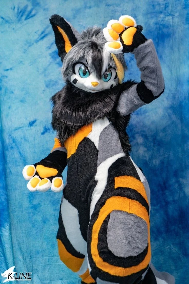 Daily Furry Stuff 49 (Oh I guess it's fursuit friday)