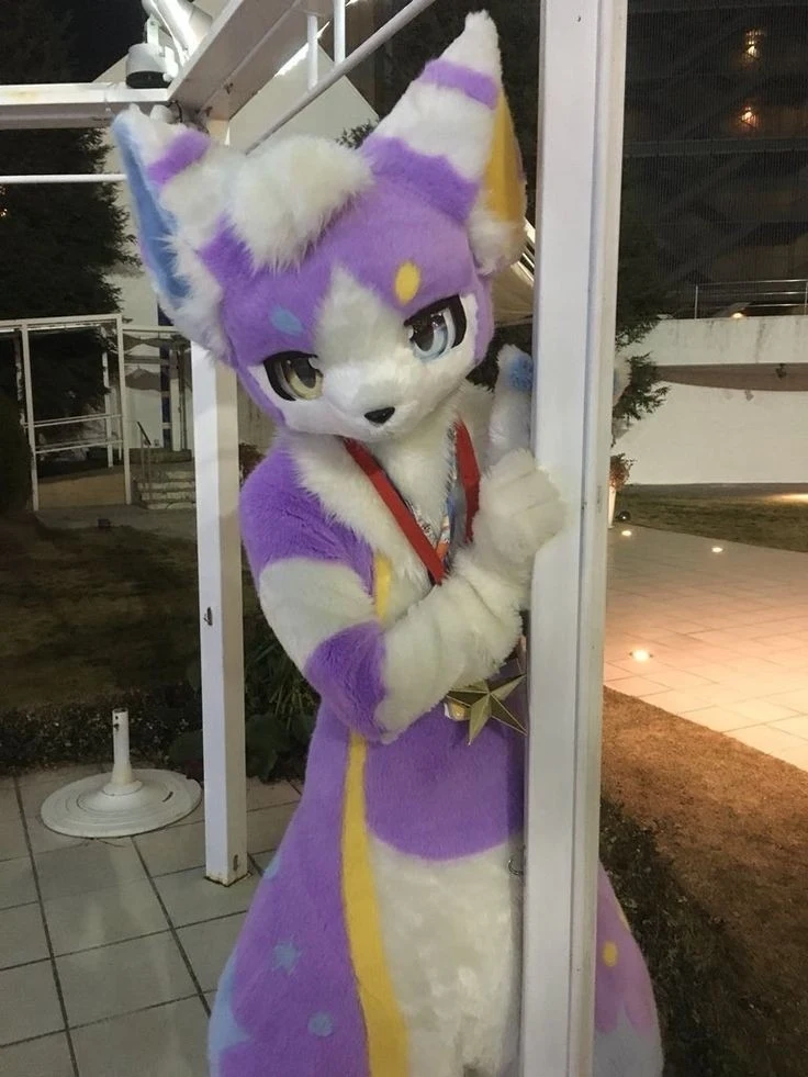 Daily Furry Stuff 49 (Oh I guess it's fursuit friday)