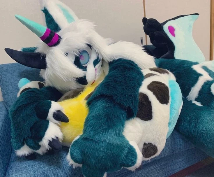 Daily Furry Stuff 49 (Oh I guess it's fursuit friday)